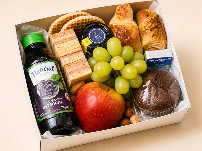Mini Box Aconchego e Carinho com suco, mini bolo e frutas