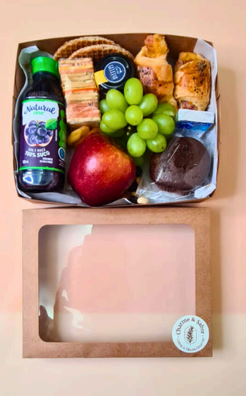 Mini Box Aconchego e Carinho com suco, mini bolo e frutas